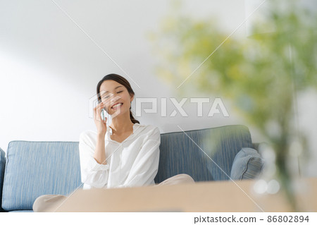 Female in her 30s making a phone call Female in her 30s making a phone call 86802894