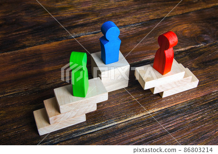 Resolving conflict through a mediator. The judge issues a fair verdict in the case of opponents. Compromise dispute resolution. Mediation of conflicting parties. Stop conflict escalation. 86803214