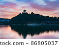 An old castle wrapped in a sunrise (Inuyama Castle) An old castle wrapped in a sunrise (Inuyama Castle) 86805037