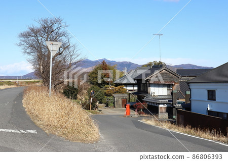 Scenery with a round post in Ibaraki Tsuchiura (before Shibanuma soy sauce brewing) Scenery with a round post in Ibaraki Tsuchiura (before Shibanuma soy sauce brewing) 86806393