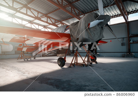 Small private airplanes Small private airplanes 86806960