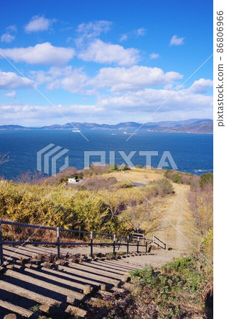 從香川縣贊岐市小櫛自然公園眺望小豆島 86806966