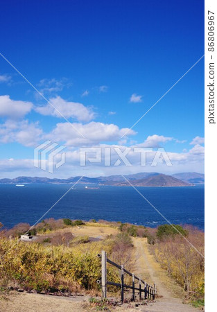 從香川縣贊岐市小櫛自然公園眺望小豆島 從香川縣贊岐市小櫛自然公園眺望小豆島 86806967