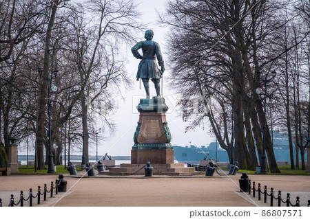 Russia. Kronstadt. May 4, 2020. Monument to Peter the Great in the park. 86807571