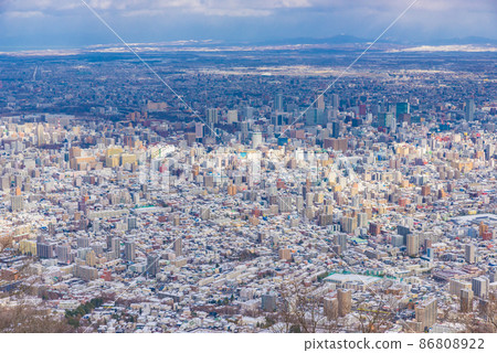 [Hokkaido] Panorama scenery of Sapporo, winter scenery, snow scenery, from the summit of Mt. Moiwa 86808922