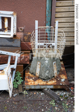 百葉窗前的雜貨 百葉窗前的雜貨 86809662