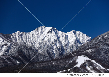 從小海線到長野縣南牧村的南八岳(權現山)的冬季風景 從小海線到長野縣南牧村的南八岳(權現山)的冬季風景 86810048