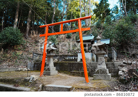 神社和寺廟日本風景 86810872