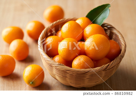 籃子裡的金橘 籃子裡的金橘 86810982