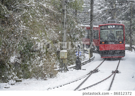 Snow Kowakidani Station [Winter 2022] Hakone Tozan Train 2000 86812372