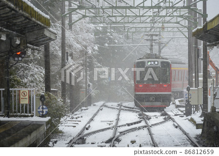 Snow Hakone Ohiradai Station [Winter 2022] Hakone Tozan Train Type 1000 86812659