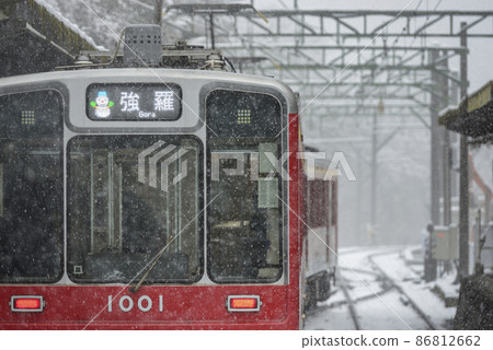 Snow Hakone Ohiradai Station [Winter 2022] Hakone Tozan Train Type 1000 86812662