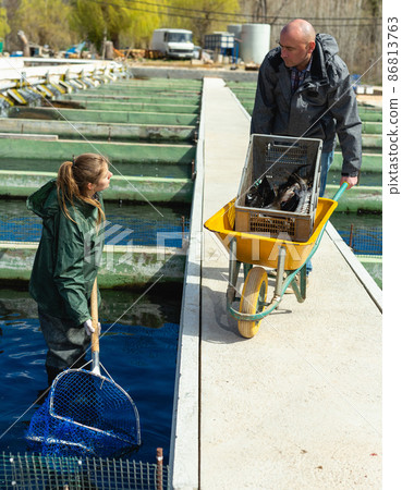 Male and female fish farm workers Male and female fish farm workers 86813763