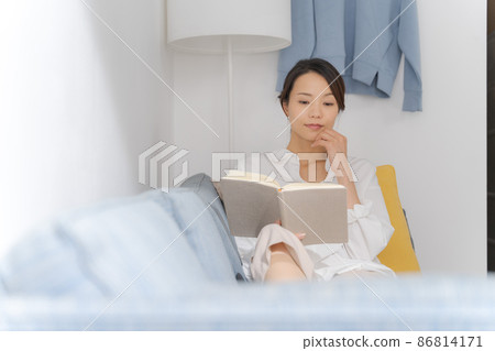 看書的女人 86814171