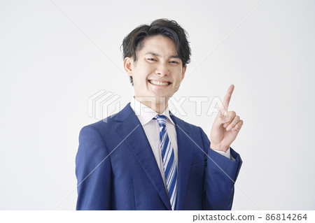 指向白色背景的商人 86814264