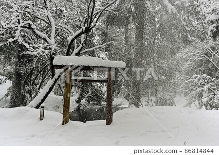 Snow scene of Heisenji Hakusan Shrine Snow scene of Heisenji Hakusan Shrine 86814844