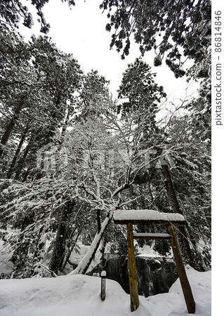 Snow scene of Heisenji Hakusan Shrine Snow scene of Heisenji Hakusan Shrine 86814846