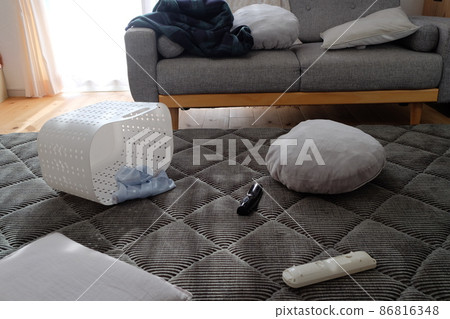 未收拾的客廳風景 86816348