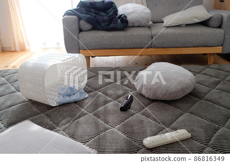 未收拾的客廳風景 86816349