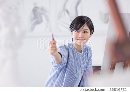 愛好：年輕女子繪畫 86816781