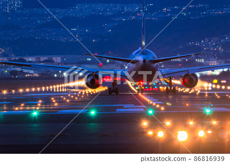 《Osaka Prefecture》 Aircraft / Osaka International Airport 86816939