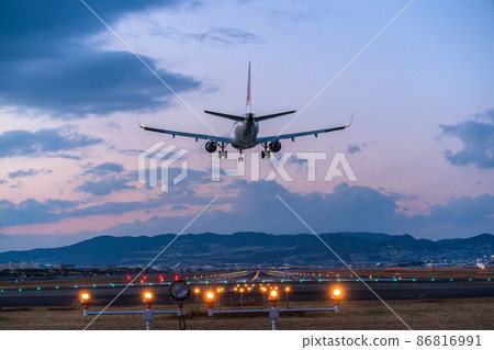 《Osaka Prefecture》 Aircraft / Osaka International Airport 86816991