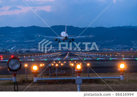 《Osaka Prefecture》 Aircraft / Osaka International Airport 86816994