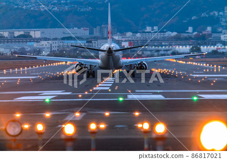 《大阪府》飛機 / 大阪國際機場 86817021