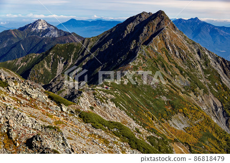 從南阿爾卑斯山的真野山眺望北山、開駒山、八岳 86818479