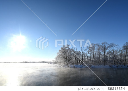 仲冬烏託內湖結冰湖面格局 86818854