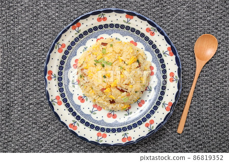 炒飯和木勺|鳥瞰 炒飯和木勺|鳥瞰 86819352
