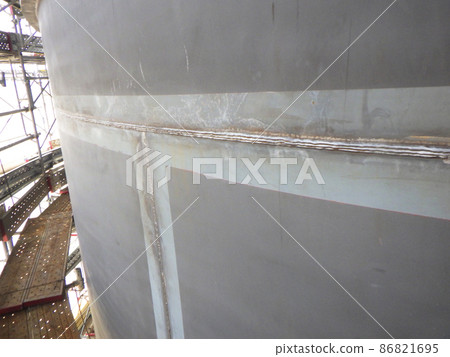 After cleaning the weld wire of the tank before painting 86821695