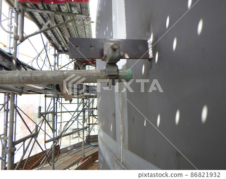 Fall prevention pipe for silo scaffolding under construction Fall prevention pipe for silo scaffolding under construction 86821932
