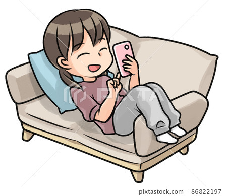 在沙發上玩智能手機的女孩 在沙發上玩智能手機的女孩 86822197