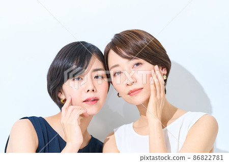 兩個女性美女形象 86822781