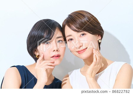兩個女性美女形象 86822782