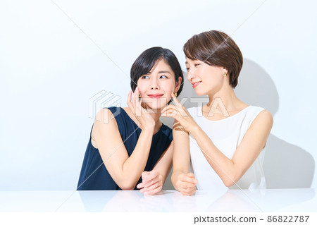 兩個女性美女形象 86822787