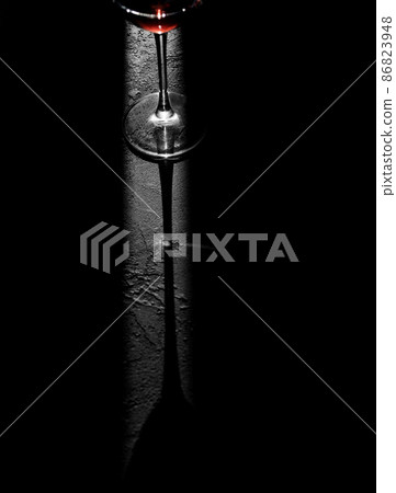 silhouette wine glass 86823948