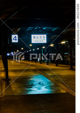 門司港站 4 號和 5 號月台（夜景） 86824886