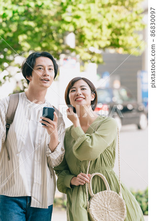 Men and women holding smartphones Men and women holding smartphones 86830097