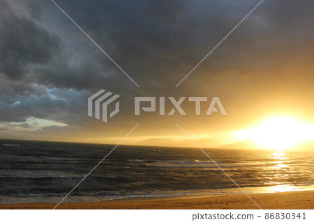 SDGs Nature and the brilliance and light of the earth! Scenery of orange dusk and Seto Inland Sea in Hikari City, Yamaguchi Prefecture SDGs Nature and the brilliance and light of the earth! Scenery of orange dusk and Seto Inland Sea in Hikari City, Yamaguchi Prefecture 86830341