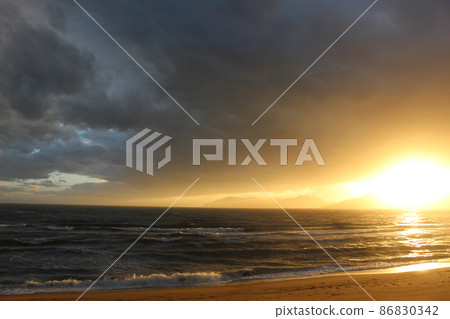 SDGs Nature and the brilliance and light of the earth! Scenery of orange dusk and Seto Inland Sea in Hikari City, Yamaguchi Prefecture SDGs Nature and the brilliance and light of the earth! Scenery of orange dusk and Seto Inland Sea in Hikari City, Yamaguchi Prefecture 86830342