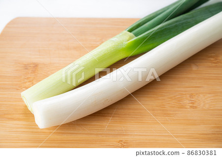 A long onion 86830381