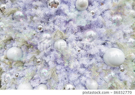 夢幻般的聖誕樹閃耀著白色 86832770