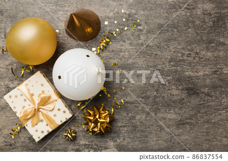 Holiday background with colorful balloon, gift and confetti. Flat lay style. Birthday or party greeting card with copy space 86837554