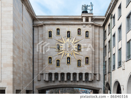 Brussels, Belgium -Statue and huge clock of the Mont des Arts Brussels, Belgium -Statue and huge clock of the Mont des Arts 86840316