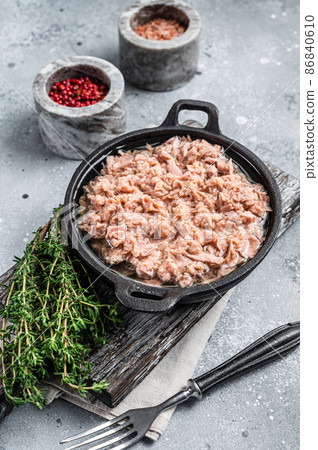 Canned tuna fish with oil in a pan. Gray background. top view Canned tuna fish with oil in a pan. Gray background. top view 86840610