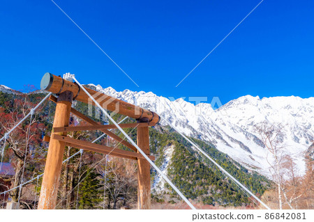 [Rare material] Scenery near Kamikochi Kappa Bridge in winter [Nagano Prefecture] 86842081