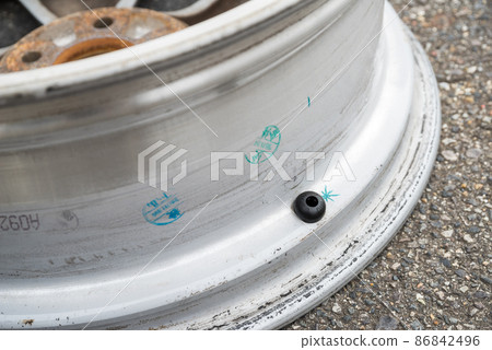 [Car] Wheels and air valves 86842496