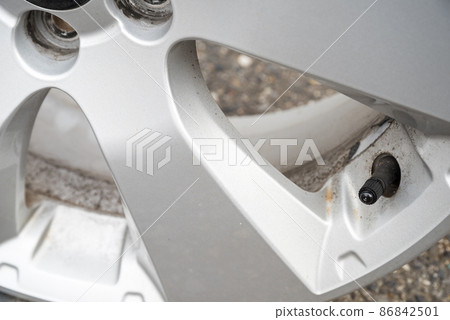 [Car] Dirty wheels and air valves 86842501